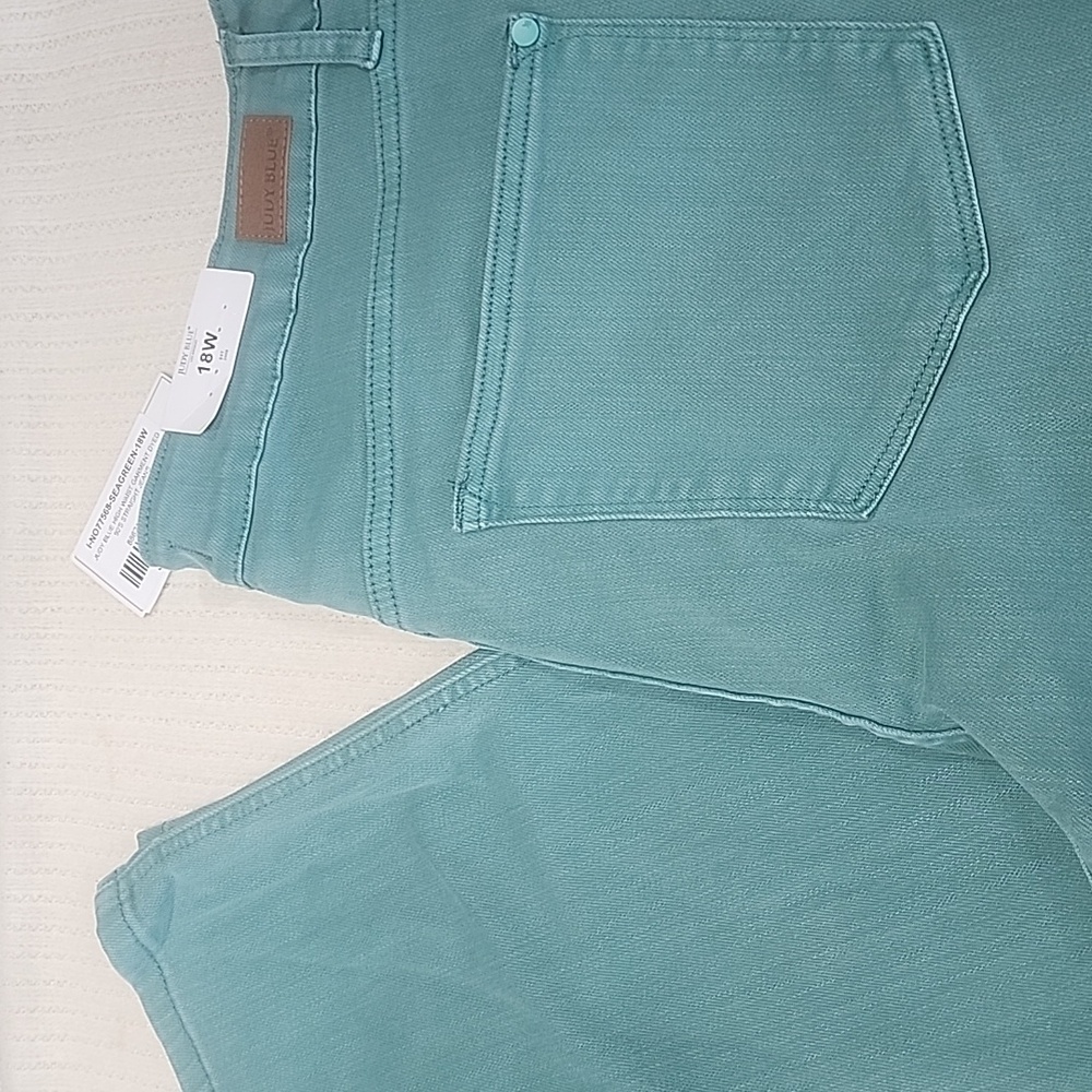 NWT - Judy Blue straight jeans